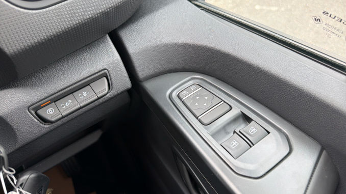 Renault Trafic Swb Diesel SH30 Blue dCi 150 High Roof Advance [Safety] Van - Image 30